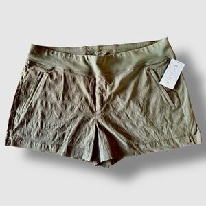 Athleta Trekkie North Short Olive 26 NWT